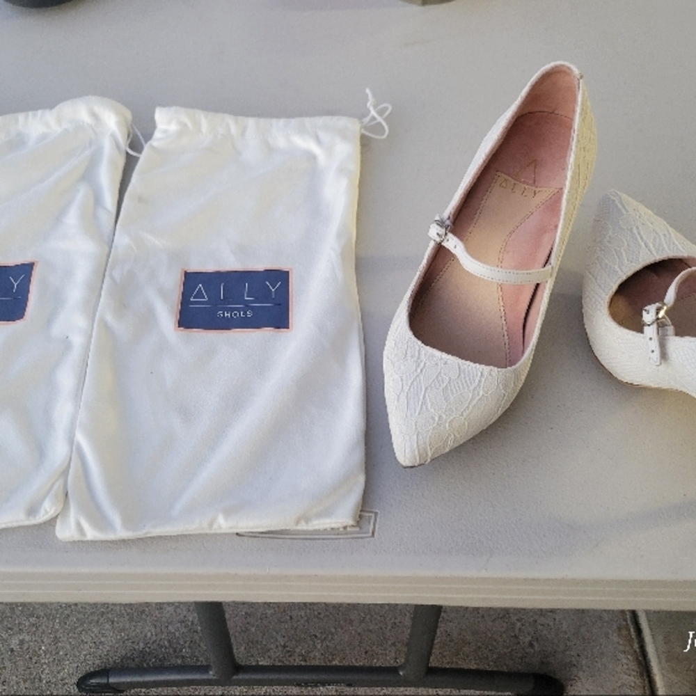Ally Shoes Lady Lace Mary Jane Pump (Ivory, Size 5.5 Wide)